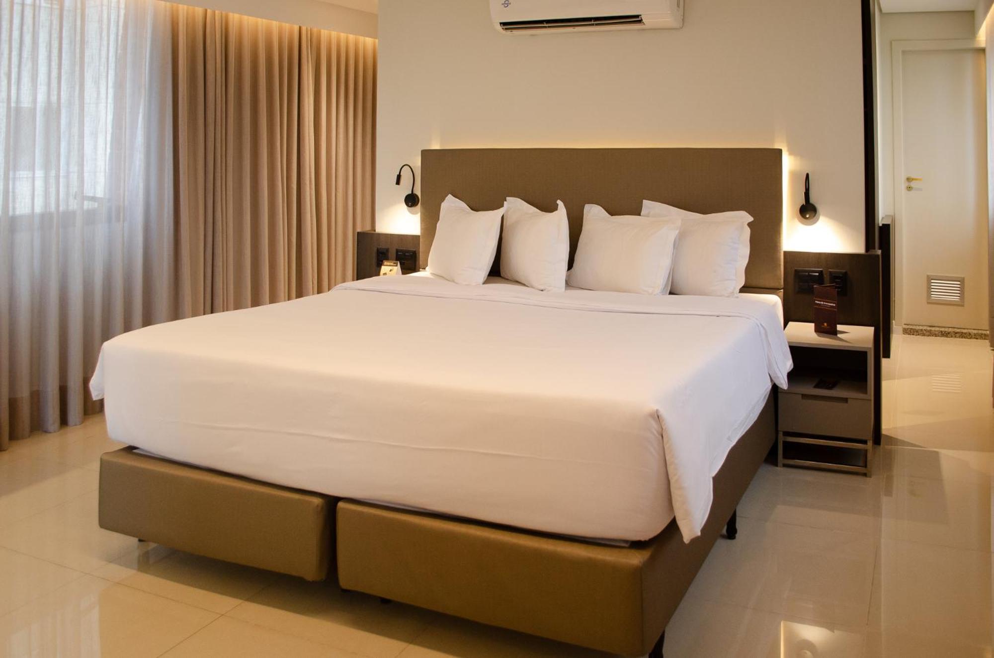 Royal Boutique Savassi Hotel 벨루오리존치 외부 사진 A king bed