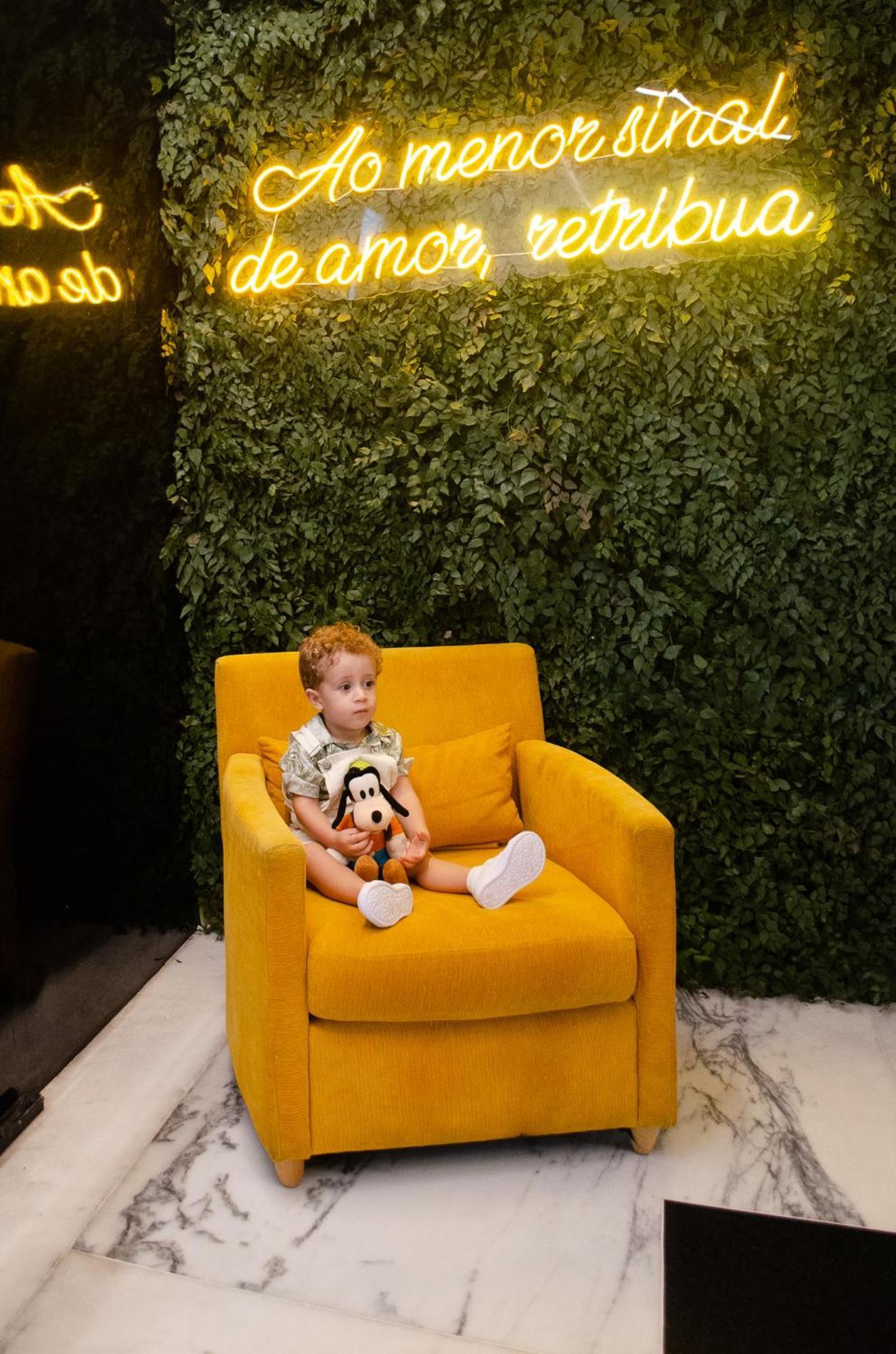 Royal Boutique Savassi Hotel 벨루오리존치 외부 사진 A child with a Goofy plush