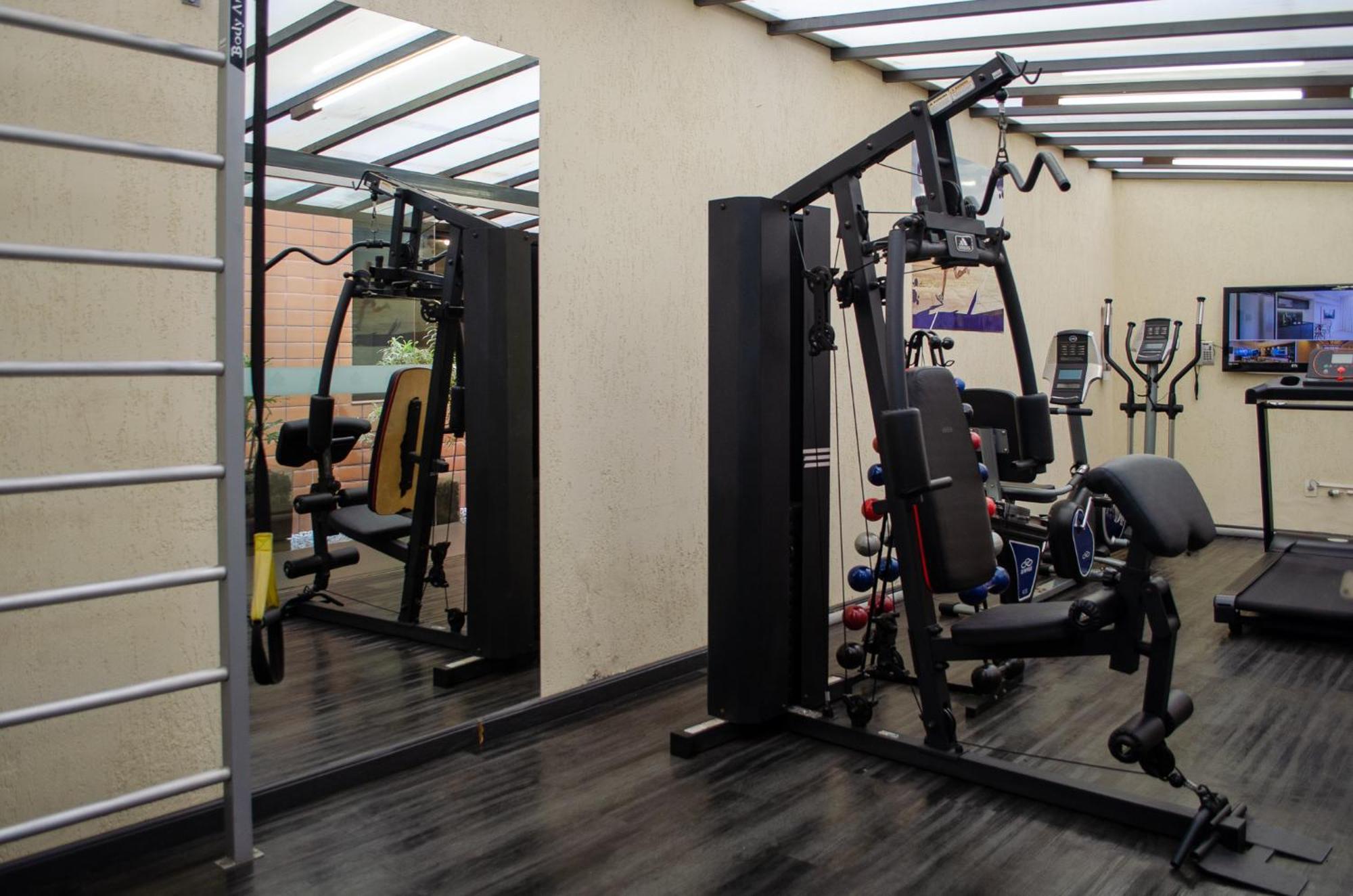 Royal Boutique Savassi Hotel 벨루오리존치 외부 사진 A cable machine